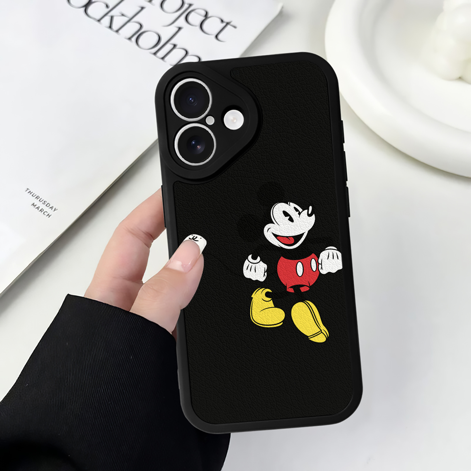 （画像用） ミッキーマウス Mickey Mouse 【iPhone 16シリーズ対応】シリコンスマホケース（レザー調） 材質：シリコン